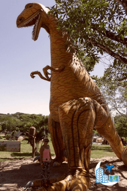 dinosaurios en parque temático hacienda Nápoles Medellín 